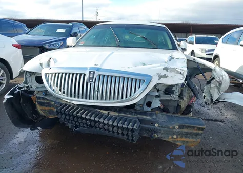 2011 Lincoln Town Car Signature Limited z USA, uszkodzony, nr VIN 2LNBL8CV0BX750665